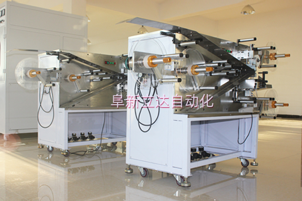 氣動控制張力卷繞機(jī)用于啟動電容器的生產(chǎn)中。